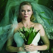 kirsten-dunst-melancholia-rex-snap-stills-220x220