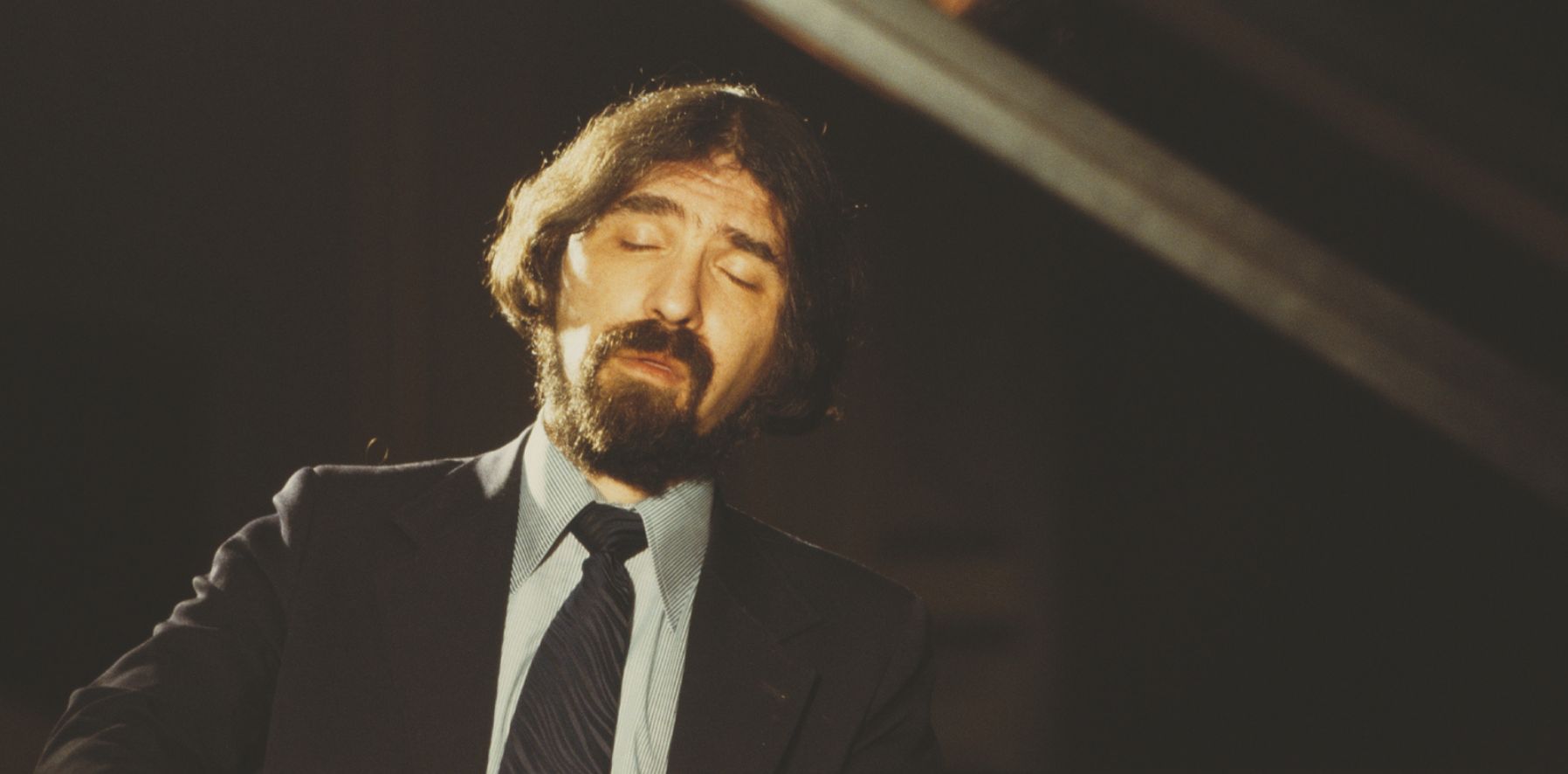 Pianist Radu Lupu achter de vleugel.